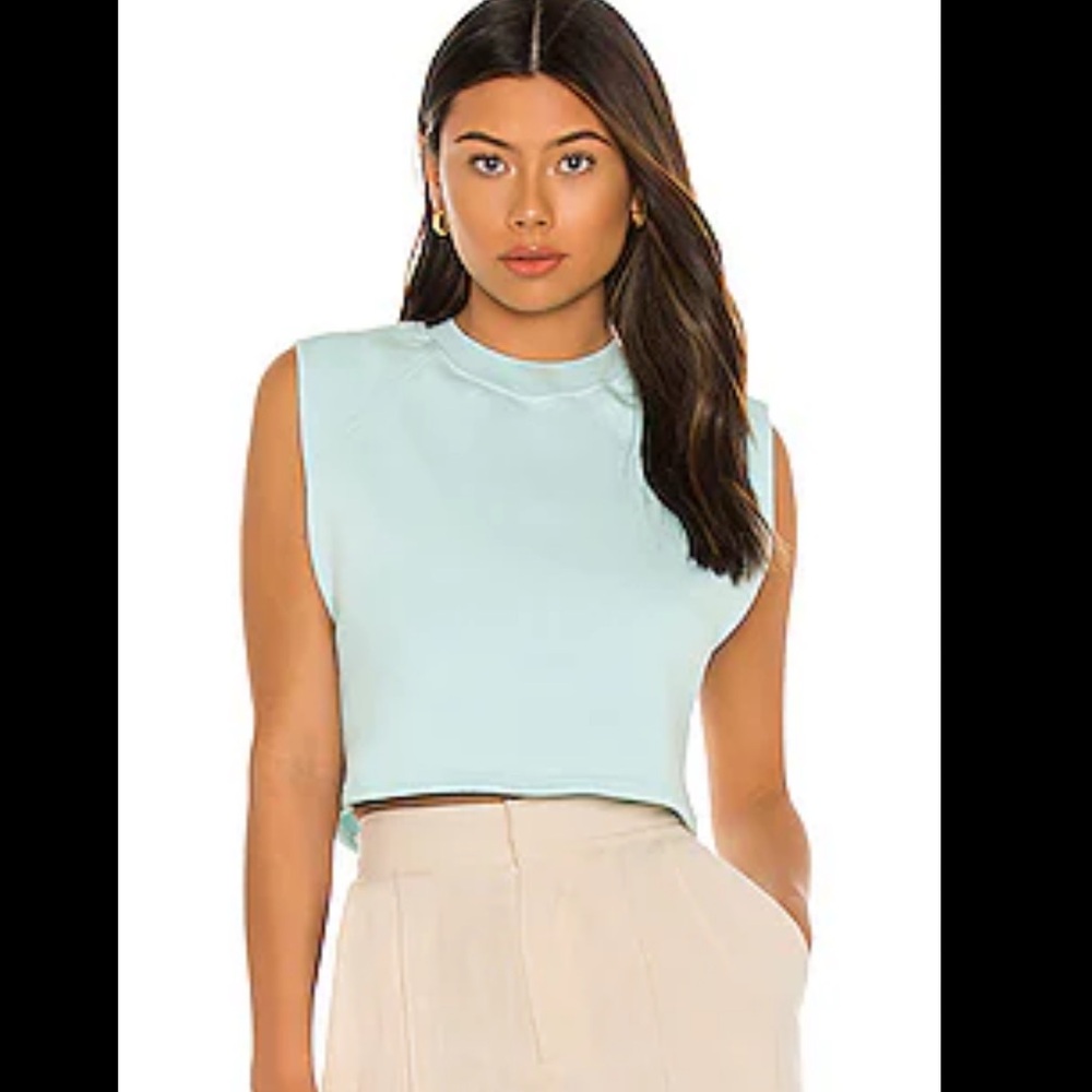 Alice + Olivia Braxton Sleeveless Cropped Tee in Powder Blue size M!